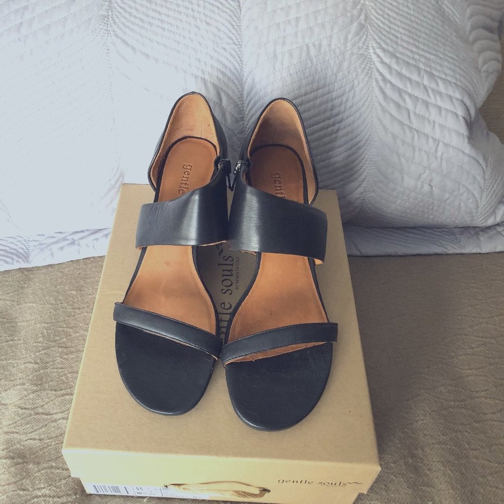 Gentle Souls by Kenneth Cole, Brooklyn Ridge Sandals, Size 9.5M